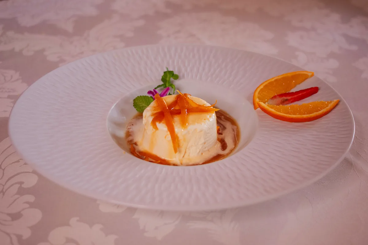 Soufflé glacé au Cointreau — Auberge Les Platanes Chéserex